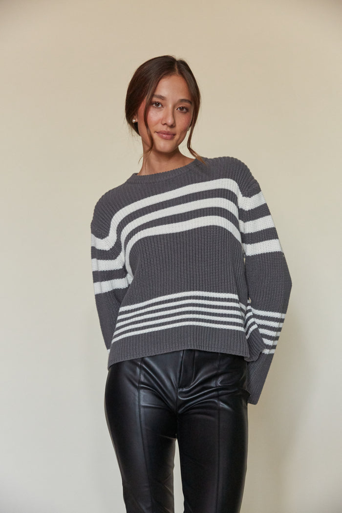 basic winter wardrobe - how to style leather pants dressed down - charcoal gray and white relaxed fit knit sweater