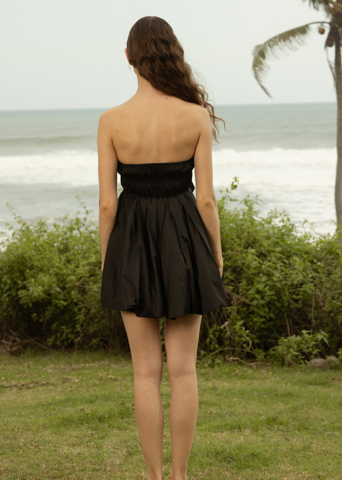 Anya Mini | Noir