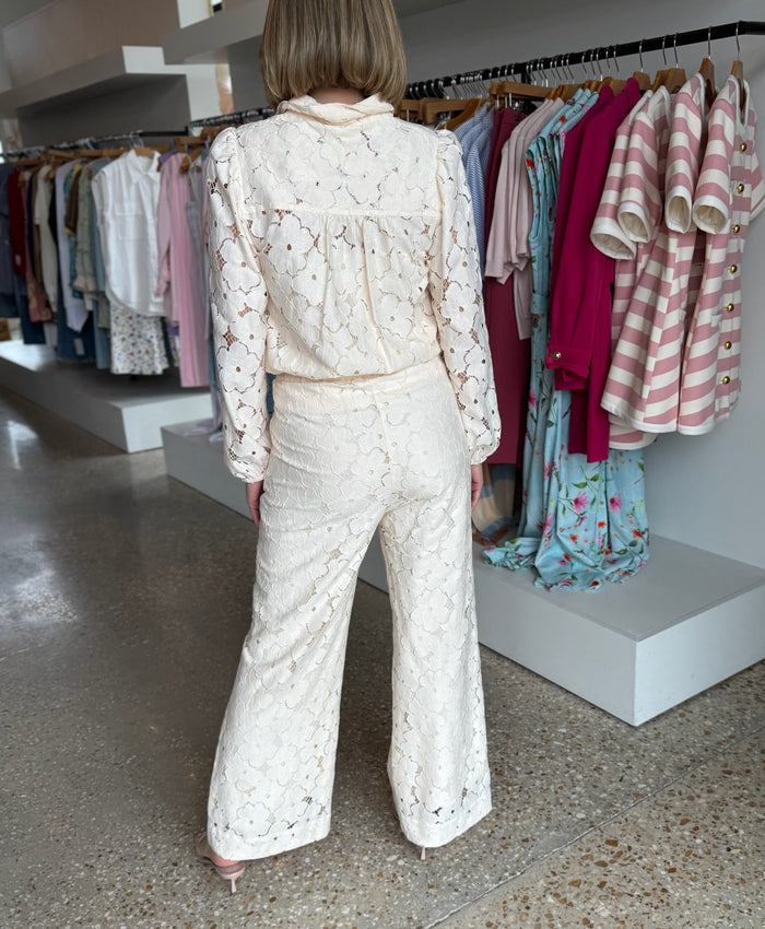 Creme Lamour Top - Amor Lafayette