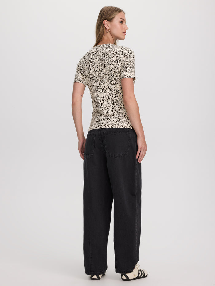 Crew-Neck T-Shirt - R Essentials