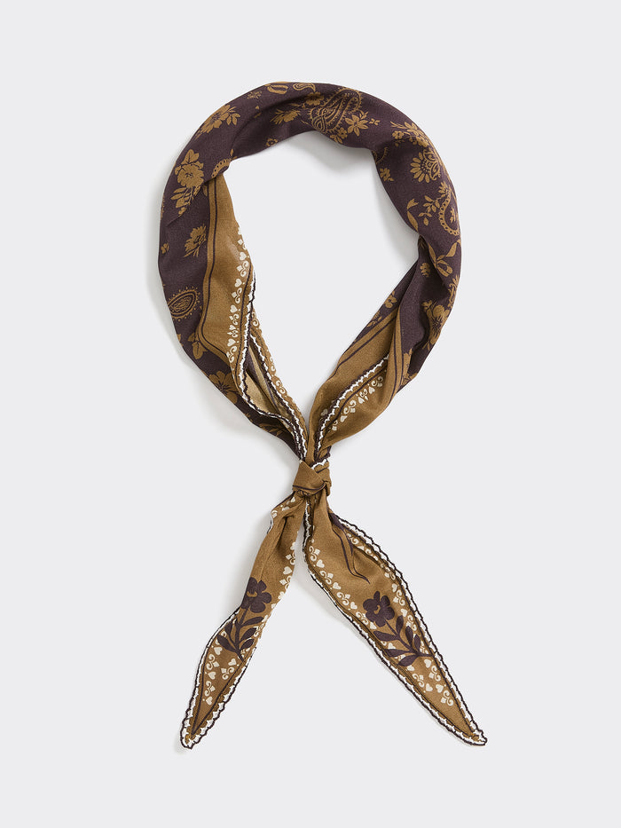 Diamond-Shaped Scarf with Border