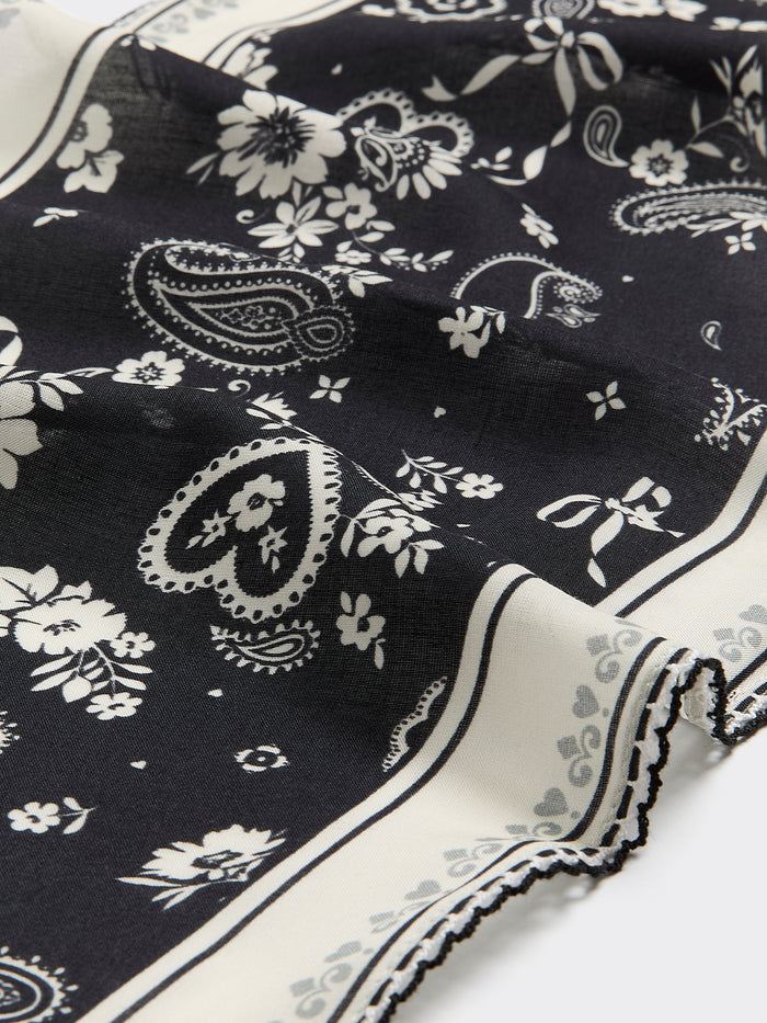 Diamond-Shaped Scarf with Border