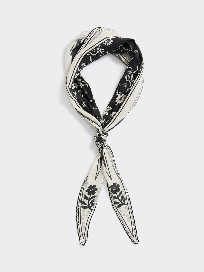 Diamond-Shaped Scarf with Border