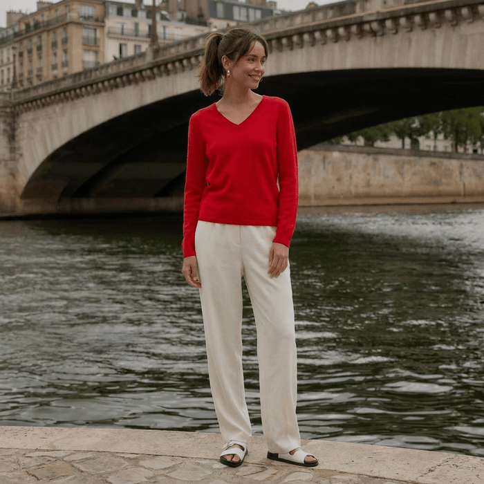 Dunedin Cashmere Women’s 100% Cashmere V-Neck Jumper – Cardinal - Heritage Of Scotland - XS
