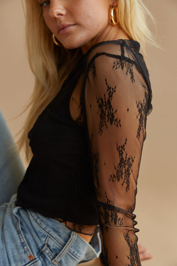 lace top - cute fall outfits - trendy fashion - levi's - A6081-0002