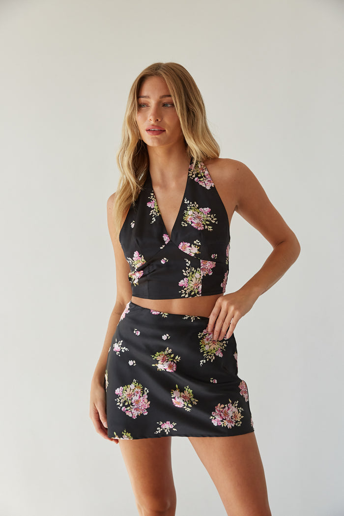 full body view | black floral satin mini skirt | trendy matching sets summer