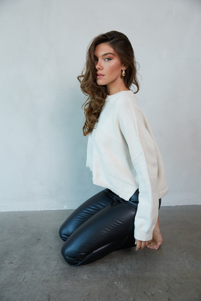 side-view | subtle sweater | beige sweater | warm sweater | trendy sweaters | winter outfit inspo