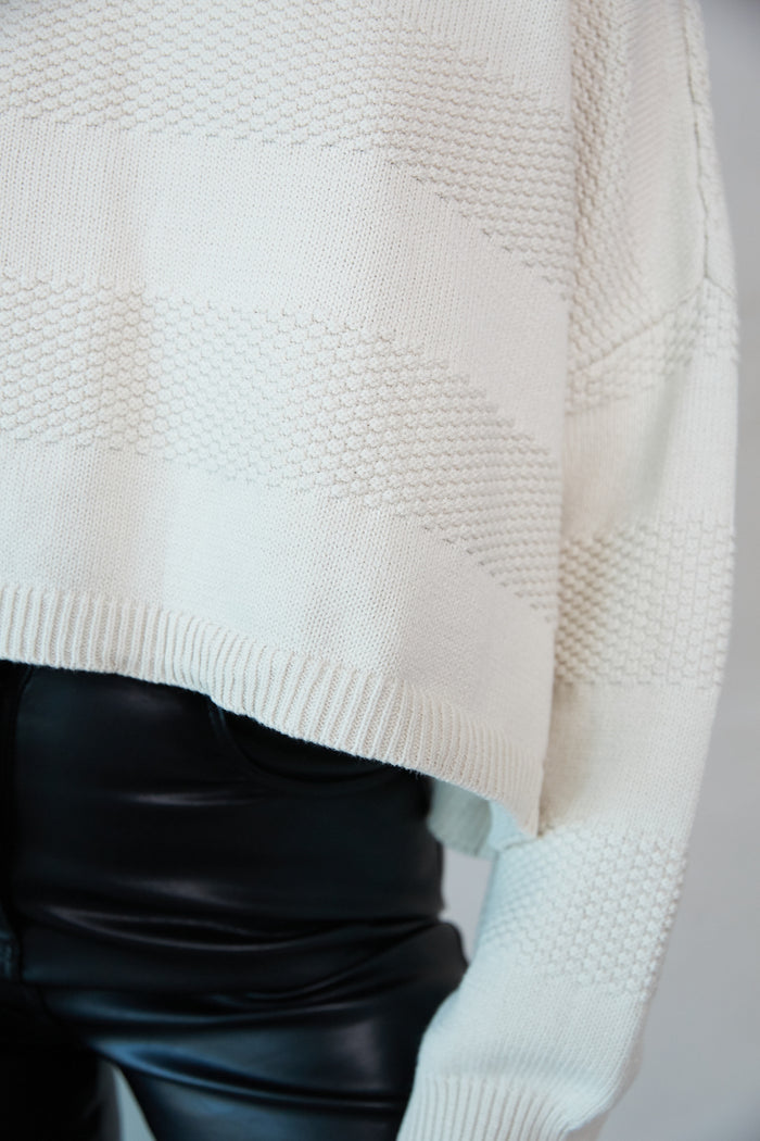 detail-view | knit cropped sweater | winter outfit | fall outfit | winter must haves | winter essentials