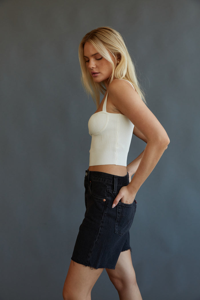 black levi's 501 mid thigh shorts