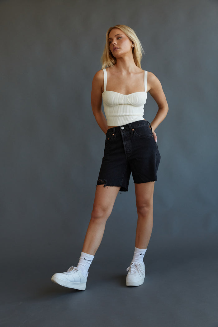 black denim mid thigh shorts, levi's shorts