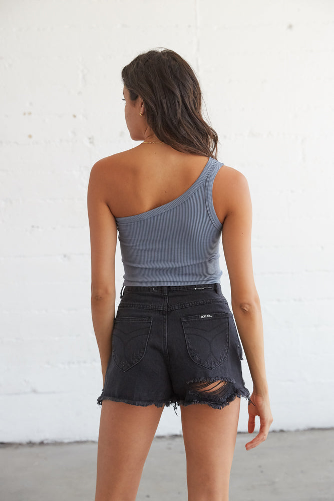 Asymmetrical one shoulder tank top.