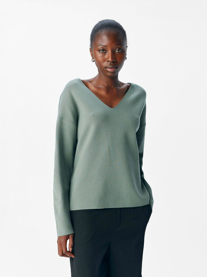 Rayna V-Neck Jumper (Laurel Wreath)