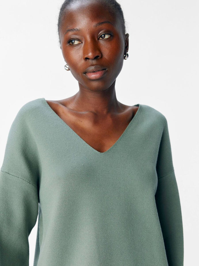 Rayna V-Neck Jumper (Laurel Wreath)