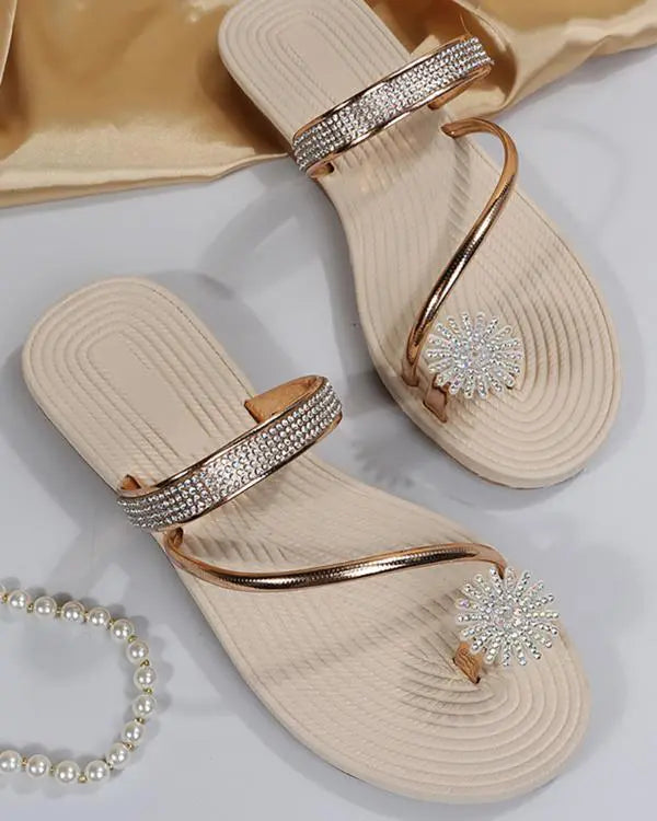 Rhinestone Floral Pattern Toe Ring Beach Flip Flops - Envious Designs