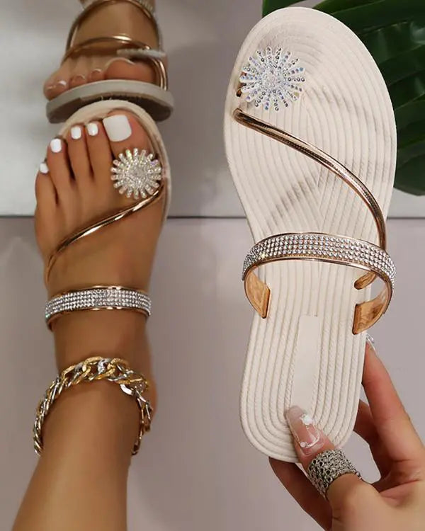 Rhinestone Floral Pattern Toe Ring Beach Flip Flops - Envious Designs