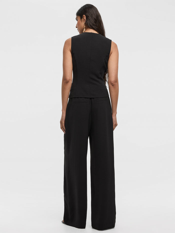 Sleeveless Fitted Vest