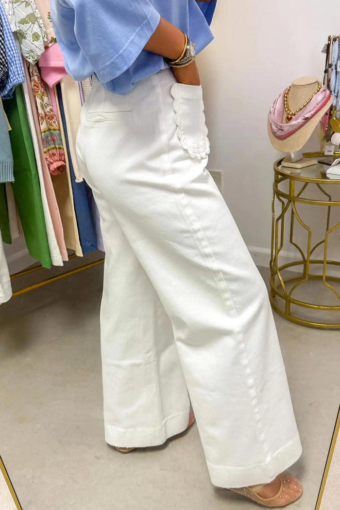 Solid Color Scalloped Patch Pocket Shift Jeans – White