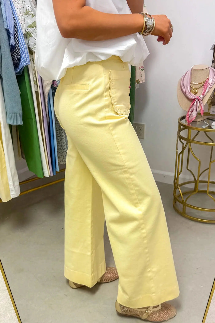 Solid Color Scalloped Patch Pocket Shift Jeans – White