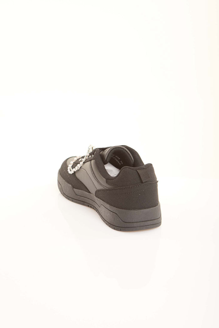 Star Sneakers with Decorative Pearls Chain