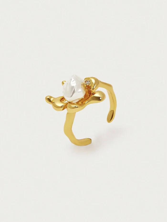 Vintage Pearl Face Ring – Gold Artistic Statement Ring with Sculpted Pearl Design