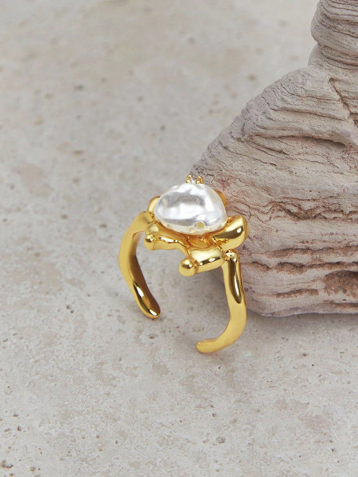 Vintage Pearl Face Ring – Gold Artistic Statement Ring with Sculpted Pearl Design
