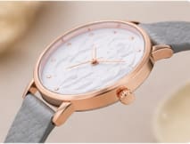 Women’s Casual Quartz Watch – Matte Engraved Dial – Rose Gold Case – Multi-Color Strap