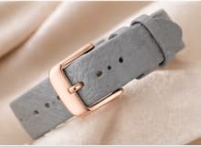 Women’s Casual Quartz Watch – Matte Engraved Dial – Rose Gold Case – Multi-Color Strap