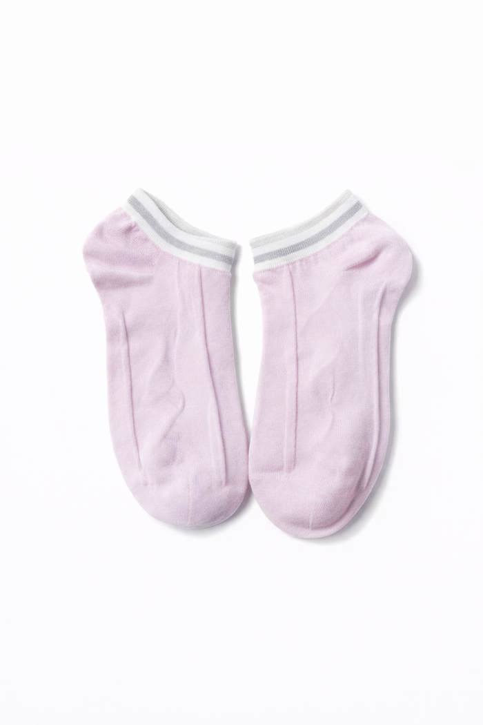 Women’s Soft Pink No-Show Ankle Socks – White Contrast Trim – Lightweight Everyday Casual Socks