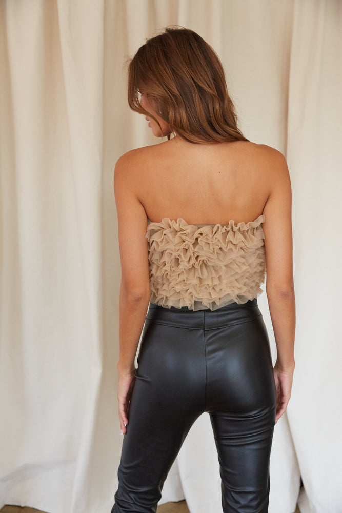 ruffle cropped top - pumpkin patch - picking pumpkins - hay ride - night markets - food markets